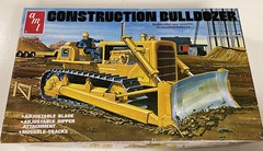 AMT 1/25 Construction Bulldozer – SEALED INSIDE, OPEN BOX