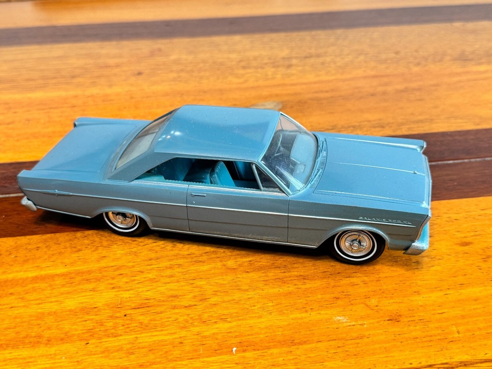 AMT 1965 FORD Galaxie 500 XL Promo Dealer Model 1:25 scale 8.25×3″