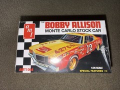 AMT MODEL KIT-1/25 RETRO DELUXE BOBBY ALLISON MONTE CARLO STOCK CAR #1064 SEALED