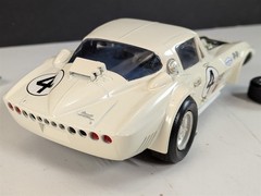 Accurate Miniatures 1964 Corvette Grand Sport Sebring Model Car Kit Built 1/24