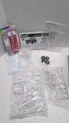 Revell Ford Bronco 1:25 Scale Plastic Model Kit Sealed 85-4320 NEW open box