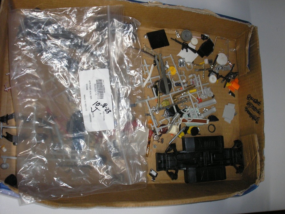 Vintage 1/25 or 1/24 ? Lot J of Car & Truck parts for parts or restore Free SHIP