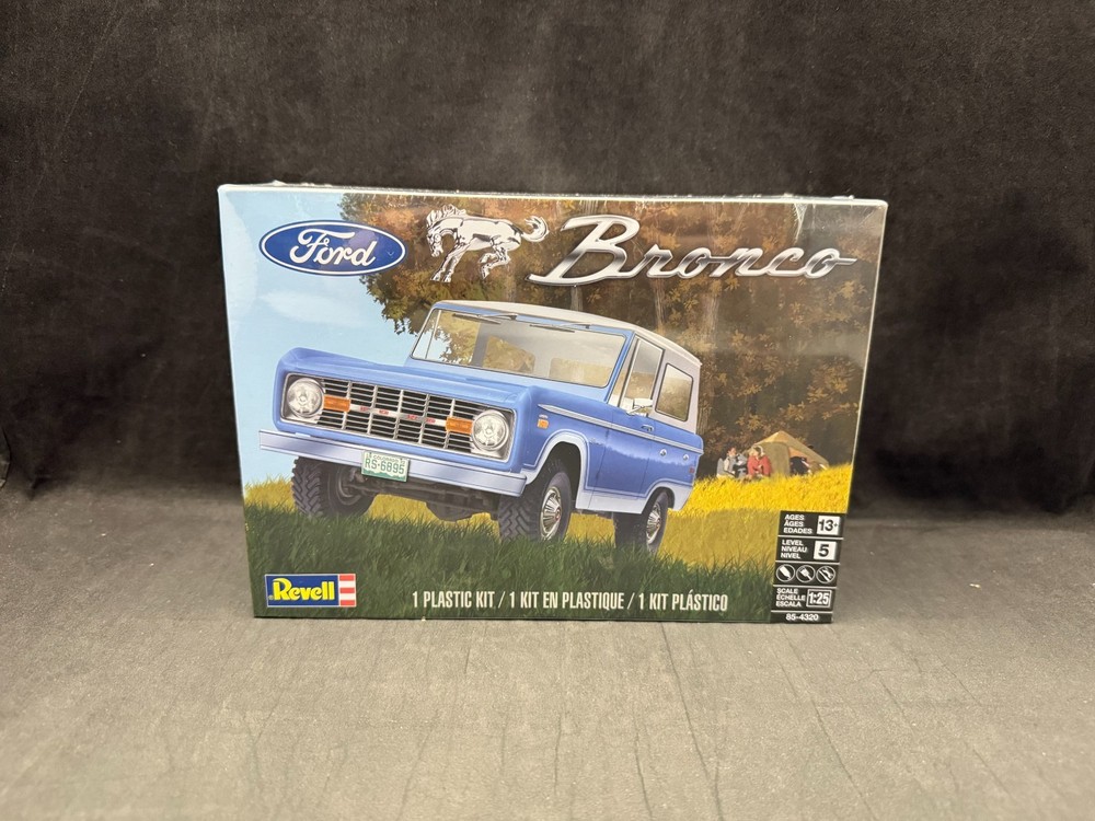 Revell 1966 – 1977 Ford Bronco 1:25 Scale Plastic Model Kit 85-4320 NISB