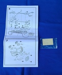 Vintage 2005 Chrysler 300C AMT 1/25 Scale Plastic Model Kit AMT-681