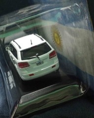 INOLVIDABLES DODGE JOURNEY 2010 DIECAST MODEL SCALE 1:43 BUBBLE BOOKLET