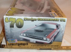 REVELL 1970 DODGE CHALLENGER T/A STREET BURNER CAR MODEL 1:24 85-2596
