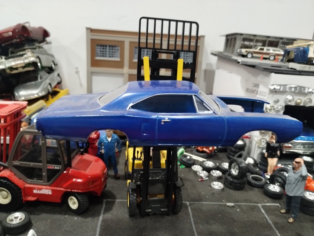 1970 Dodge Coronet Super Bee 1/25 MPc Body And Glass