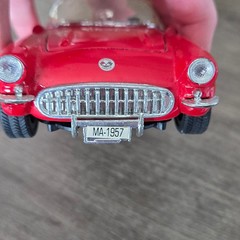 Maisto 1957 Chevrolet Corvette Red Fuel Injection Diecast Model Car 1/24 7in