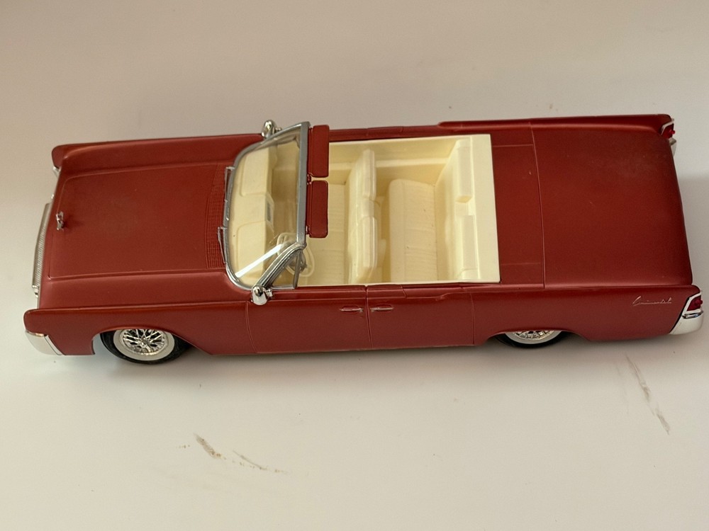 AMT 1961 Lincoln Continental Convertible Kit # K-411 Model built in Box 61