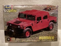 Hummer – 1:25 Scale Model Kit with Rolling Wheels – Revell – *NEW*