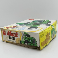 Vintage AMT Mack R685ST Truck Model Kit 1/25 Scale Unbuilt Complete in Box