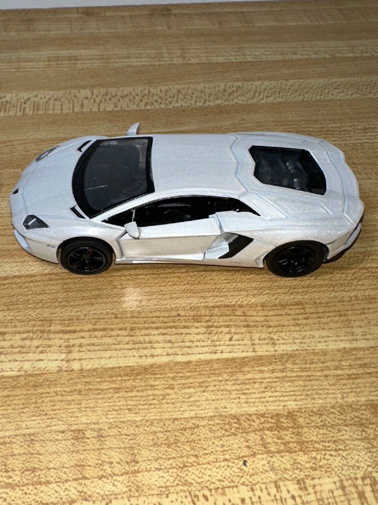 Kinsmart Lamborghini Aventador LP700-4 die-cast 1/38 Car
