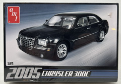 NEW AMT Model Kit – 2005 Chrysler 300C #AMT-681 NOS!