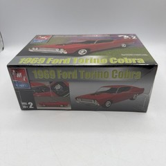 AMT 31745 1969 FORD TORINO COBRA W/NASCAR PARTS 1/25 Model Car Mountain FS