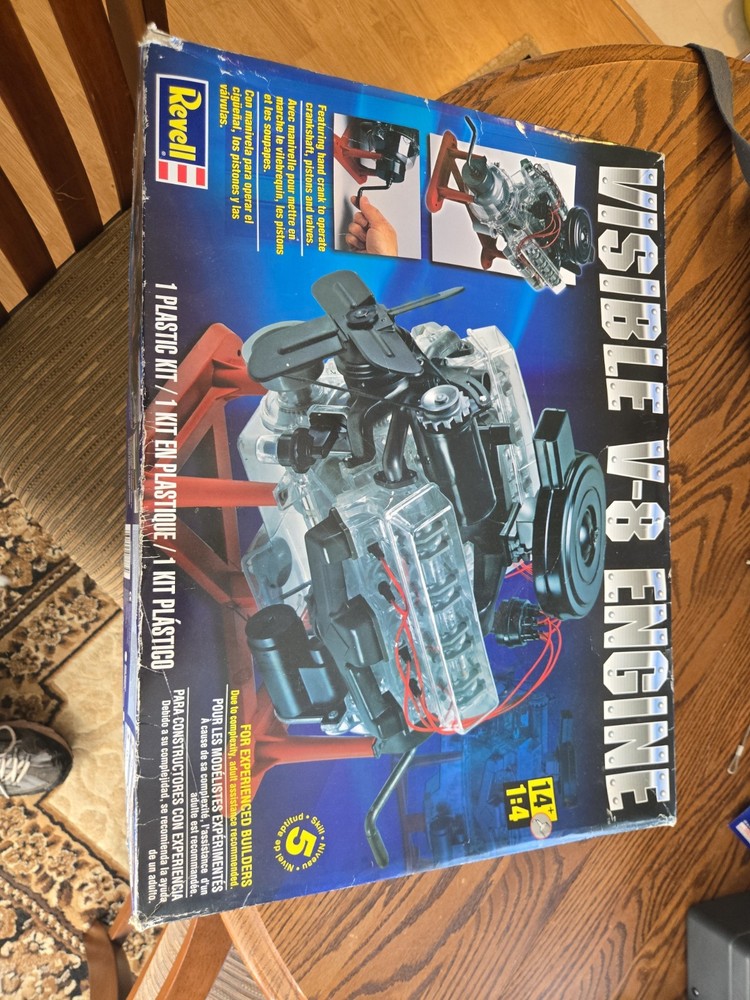 Revell Visible V-8 Engine 1 4 Scale 85-8883 NIB SEALED Quarter Scale 1/4(c)