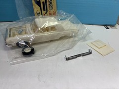 1/25 LINDBERG 1964 DODGE 330 S/S COLOR ME GONE BUILT MODEL CAR KIT OPEN B12