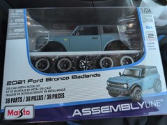 Maisto Assembly Line 2021 Ford Bronco Badlands 1:24 SC Diecast Model Kit 39535