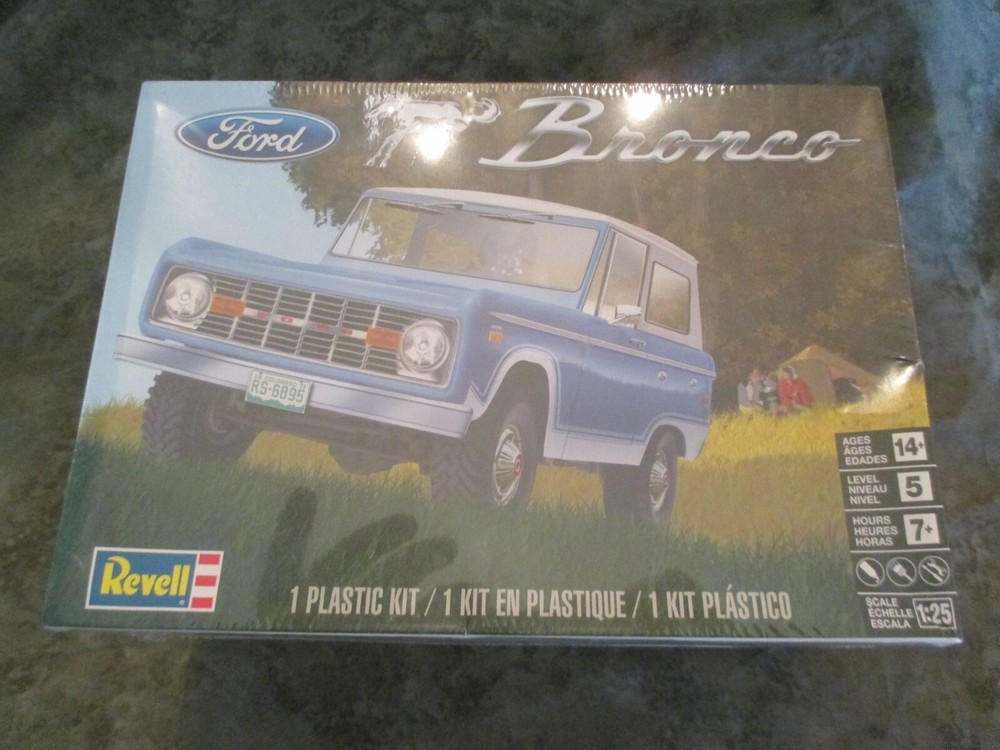 Revell Ford Bronco 1/25 Plastic Model Kit – New – 85-4320