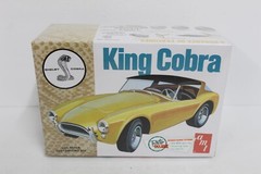AMT 1/25 Scale Shelby King Cobra Model Kit AMT793/12 MD223