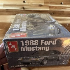 AMT 1988 Ford Mustang 1:25 Scale Model Kit 31736