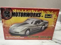Motorworks by Revell ‘82 Corvette Collector Edition 2004 NEW