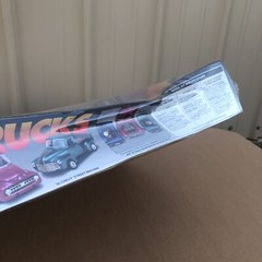 AMT ERTL Hot Trucks ’50 ’55 Chevy ’53 Ford Pickup 1/25 Model Kits Box Bent