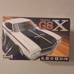 Revell 1970 Buick GSX 2-in-1 1:24 Plastic Model Kit Skill 4 Age 12+ 85-4522