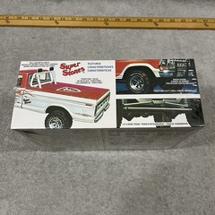 AMT Round 2 1978 Ford 4×4 Truck Firestone Super Stones 1/25 Model Kit AMT858M/03
