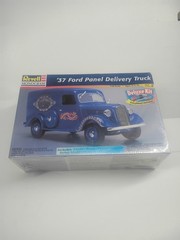 1/25 1937 Ford Panel Delivery Truck Revell Monogram Delux Kit CircusDecal Sealed