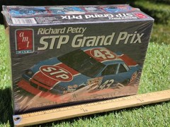 AMT ERTL #43 RICHARD PETTY STP Pontiac Grand Prix 1/24 NASCAR Model Kit Sealed