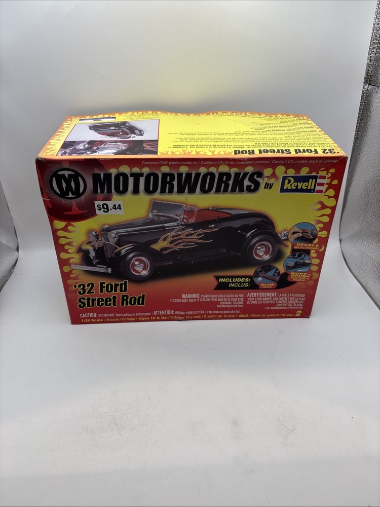 ’32 Ford Street Rod Motorworks by Revell 1:24 Skill 2 Model Kit
