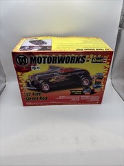 ’32 Ford Street Rod Motorworks by Revell 1:24 Skill 2 Model Kit