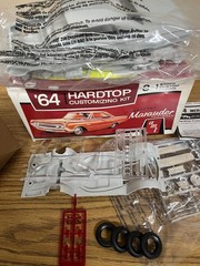 AMT. 1964 MERCURY MARAUDER FASTBACK HARDTOP. 1/25 SCALE. MODEL KIT 6022.