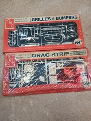 AMT Drag Strip Accessories 3008 & Custom Bumpers Grilles 3005 Parts Pack (2) 60s