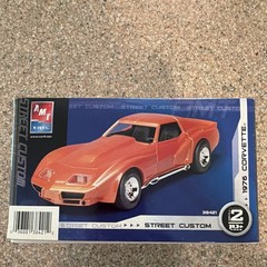 AMT Ertl Street Custom 1976 Corvette Plastic Model Kit Skill 2 Age 10+ #38421