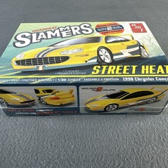 AMT Street Heat 1998 Chrysler Concorde Slammers SNAP 1:25 Scale Model Kit