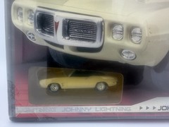 1969 Pontiac Firebird Johnny Lightning 1:25 Scale Model Kit AMT / ERTL