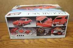 REVELL JAGUAR XK-E (E-TYPE) MODEL KIT 1/24 SCALE ….. All New Tooling
