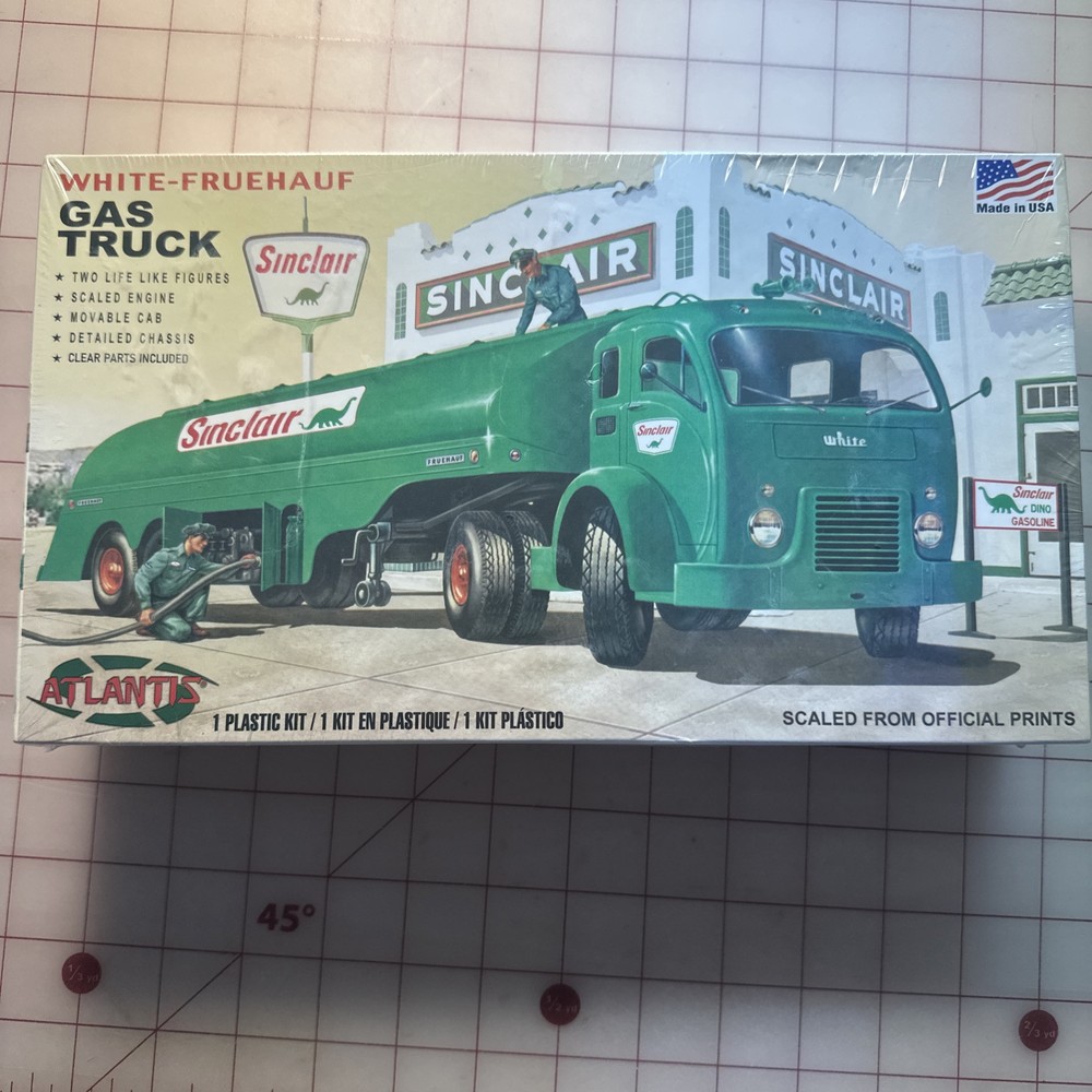 Atlantis White-Fruehauf Gas Truck Kit # H1402 Factory Sealed 1:48 Dented Box