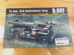 Italeri Model Kit #326 1/4 Ton 4×4 Ambulance Jeep Plus 2 Military Miniatures