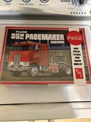 AMT 1090 Coca-Cola Peterbilt 352 Pacemaker Cabover Model Kit.