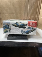 Read description AMT/Donnie Allison Pepsi Chevelle Stock Car Model Kit 1:25T380