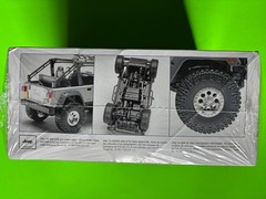 JEEP WRANGLER RUBICON MODEL KIT REVELL 1/25 SCALE BRAND NEW SEALED COOL LOOK!!