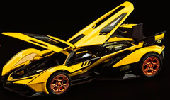 Lamborghini Race Car24Le Man Custom Built HyperCar12Carousel YELO1 18METAL Model