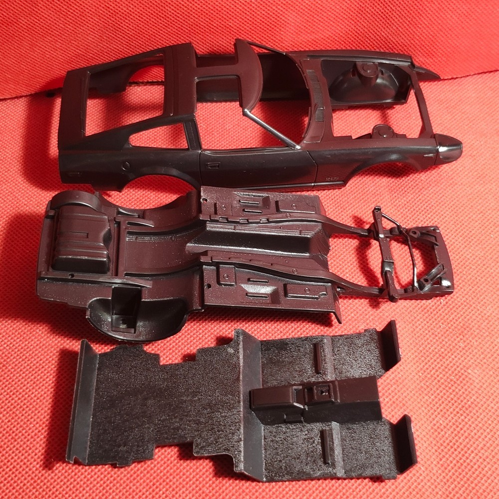 Body Shell & Frame 1982 Datsun 280 ZX Turbo 1:25scale model car part AMT