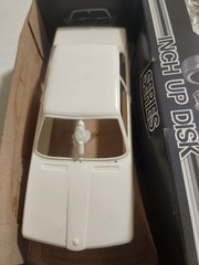 Fujima BMW 320i 2 Door 5 Seat Saloon 1:24 Model Car Kit