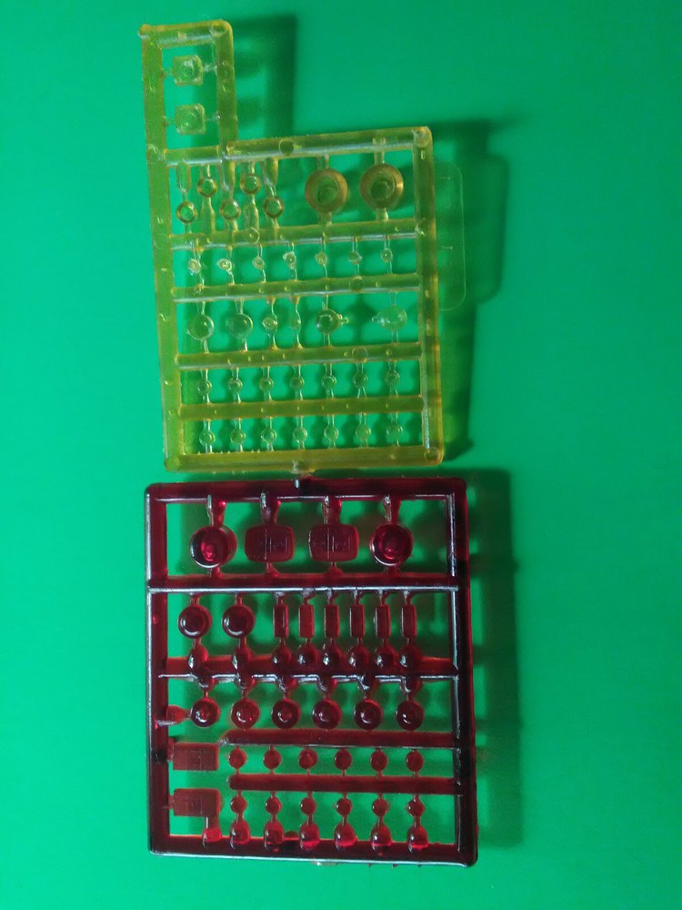 Autocar DC-9964B White Freightliner 1/25 Trailer Red Yellow Marker Lights Beacon