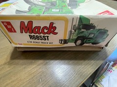 AMT 1:25 Mack R685ST Semi Tractor Toy – 1039