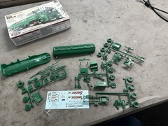 Atlantis White-Fruehauf Sinclair Gas Truck 1:48 Plastic Model Kit w/ Decals