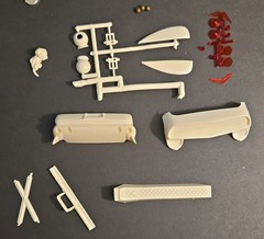 AMT 57 Ford 2-Dr Hardtop w/ Engine 1:25 Plastic Model Kit T-157-200